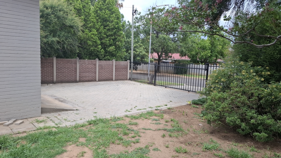 3 Bedroom Property for Sale in Kroonheuwel Free State